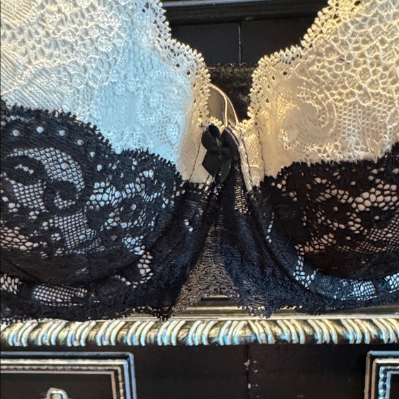 Victoria's Secret dream, Angels Lined Demi Black and Cream Lace Bra 36C NWOT - Picture 2 of 5